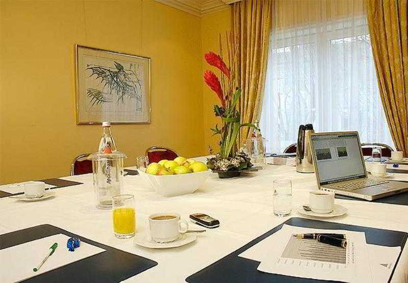 Courtyard By Marriott Hamburg Airport Hotel Perniagaan gambar